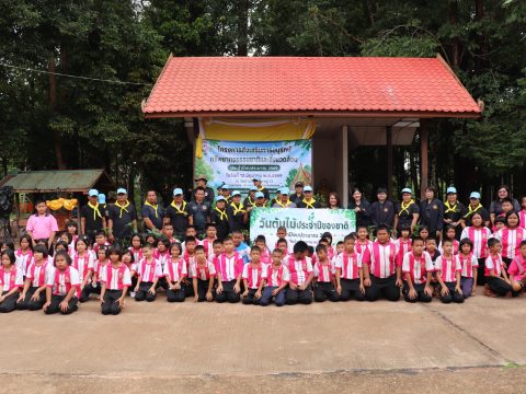 “เทศบาลตำบลนาม่อง โดยกองสาธารณสุขและสิ่งแวดล้อม จัดโครงการส่งเสริมการอนุรักษ์ทรัพยากรธรรมชาติและสิ่งแวดล้อม ประจำปีงบประมาณ 2569 และวันต้นไม้ประจำปีของชาติ🪴 วันนี้(12 มิถุนายน 2569) เวลา 08.30 น. ณ วัดบ้านโพนงาม หมู่ 13 นายประภาส พองพรหม นายกเทศมนตรีตำบลนาม่อง เป็นประธานในพิธีเปิดโครงการส่งเสริมการอนุรักษ์ทรัพยากรธรรมชาติและสิ่งแวดล้อม ประจำปีงบประมาณ 2569 เพื่อร่วมกันปลูกต้นไม้ เพิ่มพื้นที่สีเขียว ฟื้นฟูสภาพแวดล้อมและสร้างจิตสำนึกในการอนุรักษ์ทรัพยากรธรรมชาติและสิ่งแวดล้อมในพื้นที่ตำบลนาม่อง
